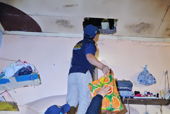Escondites PNC descubre escondites en el techo del Preventivo para Hombres de Quetzaltenango