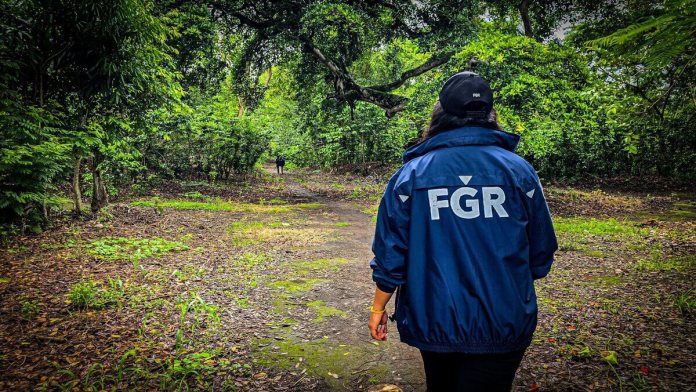 Buscan los restos de personas asesinadas en un cementerio clandestino de la MS en El Salvador