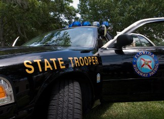FHP captura a dos presuntos distribuidores de drogas mientras se daban a la fuga en Florida.