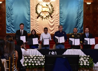 Firma interinstitucional del Programa Nacional de Seguridad de la Aviación Civil.