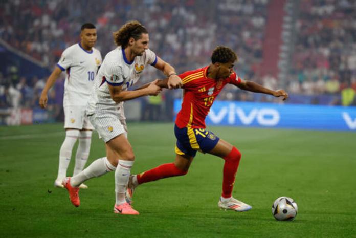 España y Francia chocan por un boleto a la final de la UEFA Nations League. Foto La Hora: EFE.