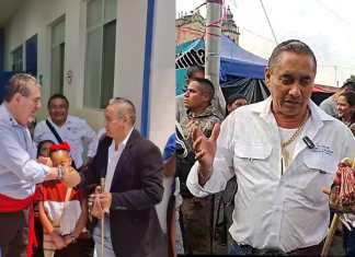 Arévalo o Joviel: Alcalde de San Pedro Necta es "amigo de la educación" mientras promete estatua por hospital. Foto La Hora: Redes Sociales.