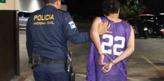 Un menor y un hombre, presuntos pandilleros del Barrio 18, son capturados tras ser sindicados de ser los atacantes de un supuesto pandillero del Barrio 18 en zona 6 de Mixco