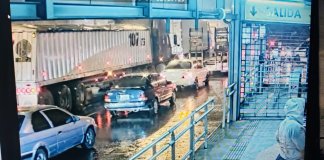 Lluvias en la ciudad capital afectarán tráfico tras acumulación de vehículos por retiro de vehículos de transporte pesado.
