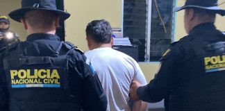 Hondureño es capturado tras robo de arma y motocicleta en Baja Verapaz PNC captura a un hondureño que robó un arma en el municipio de Salamá, Baja Verapaz