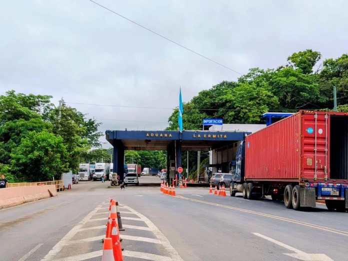 Inician operaciones aduaneras y migratorias integradas entre Guatemala y El Salvador. Foto La Hora: Heidi Loarca