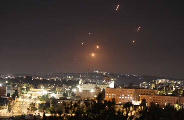 Irán ataca a Israel