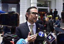 El procurador General de la Nación, Julio Saavedra, dio declaraciones a la prensa tras un acto por el día del Ejército. Foto: La Hora / Daniel Ramírez.