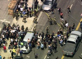 Megaoperativo en California: ICE detiene a varios migrantes en medio de protestas. Foto La Hora: KTLA.