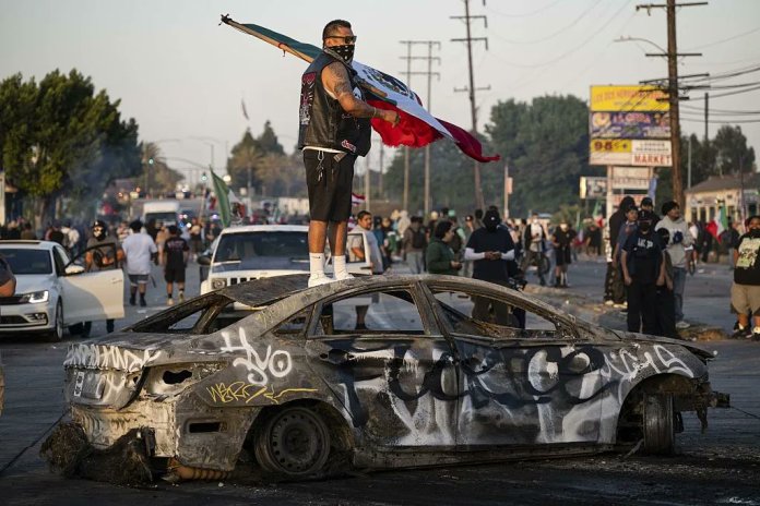 Alcaldesa de Los Ángeles decreta toque de queda por disturbios y vandalismo en manifestaciones