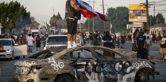 Alcaldesa de Los Ángeles decreta toque de queda por disturbios y vandalismo en manifestaciones
