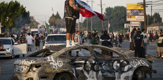 Alcaldesa de Los Ángeles decreta toque de queda por disturbios y vandalismo en manifestaciones