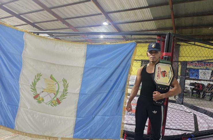 Lester García, campeón centroamericano MMA luego de su victoria en el torneo FGT LEE. Foto La Hora: CIV