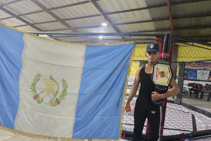 Lester Garcia campeon centroamericano MMA Lester García, campeón centroamericano MMA luego de su victoria en el torneo FGT LEE. Foto La Hora: CIV