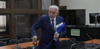 Jueza libera de cargos a expresidente del Congreso, Luis Rabbé El exdiputado Luis Rabbé quedó libre de cargos según decisión de la juez Claudette Domínguez. Foto La Hora: Fabricio Alonzo