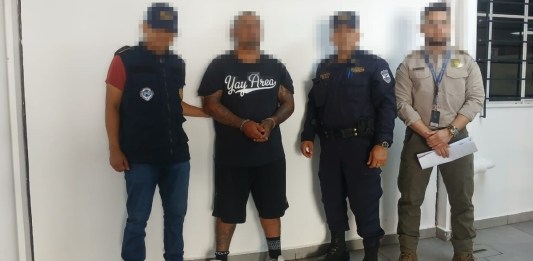 Presunto pandillero de la "MS" es expulsado del país. Foto La Hora: PNC.