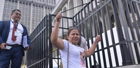 Anabela Chacón, madre de Melisa Palacios asegura que espera justicia para su hija. Foto La Hora: Fabricio Alonzo
