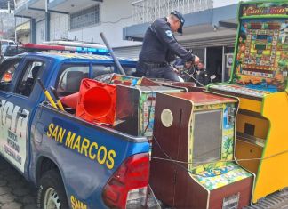 Máquinas tragamonedas incautadas en allanamientos realizados en San Marcos. Foto la Hora: PNC