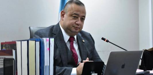 Juez Mario Hichos recibió el expediente del caso Acuerdos Fraudulentos. Foto La Hora: Daniel Ramírez