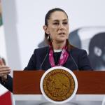 La presidenta de México, Claudia Sheinbaum, habla durante su conferencia de prensa matutina este lunes.