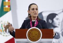 La presidenta de México, Claudia Sheinbaum, habla durante su conferencia de prensa matutina este lunes.