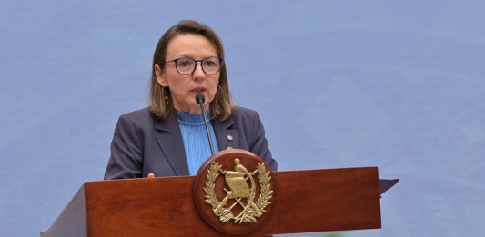 Ministra de Ambiente y Recursos Naturales (MARN), Patricia Orantes, sobre 10 licencias ambientales