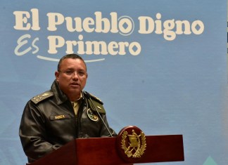 Ministro de Defensa Nacional Henry Sáenz