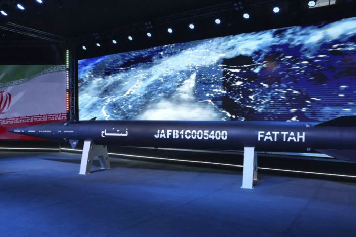 Presentación del misil Fattah, en Irán, en el año 2023. Foto La Hora: AP