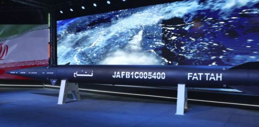 Presentación del misil Fattah, en Irán, en el año 2023. Foto La Hora: AP