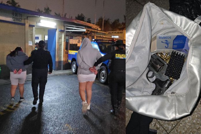 Salvadoreña y guatemalteca capturadas en zona 1 portando un revolver. Foto La Hora: PNC