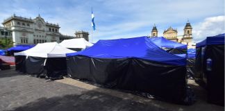 Campamento del STEG se amplía y cierra paso por la Plaza de la Constitución STEG