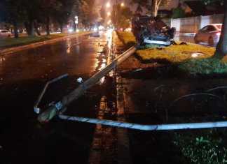 La Policía Municipal de Tránsito (PMT) informó que en la madrugada de este miércoles 11 de junio se registró un accidente automovilístico en la Avenida Reforma. Foto La Hora: PMT.