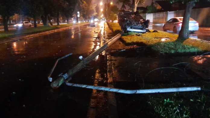 PMT Accidente La Policía Municipal de Tránsito (PMT) informó que en la madrugada de este miércoles 11 de junio se registró un accidente automovilístico en la Avenida Reforma. Foto La Hora: PMT.