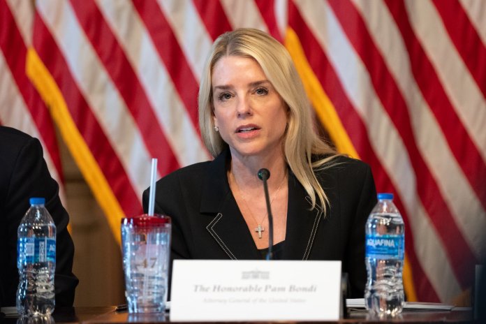 Fiscal de Estados Unidos incluye a México en la lista de sus enemigos