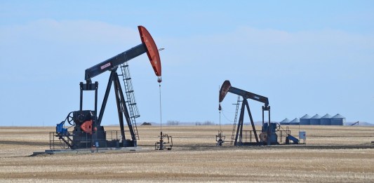 Precios del petróleo caen tras el anuncio de Trump de un cese al fuego entre Israel e Irán