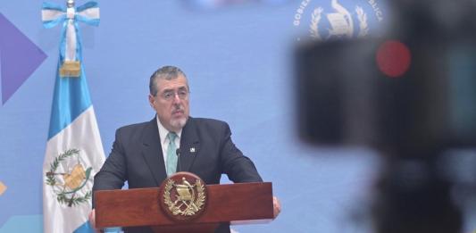 La celebración del presidente Arévalo por la clasificación en semifinales de Guatemala en la Copa de Oro.