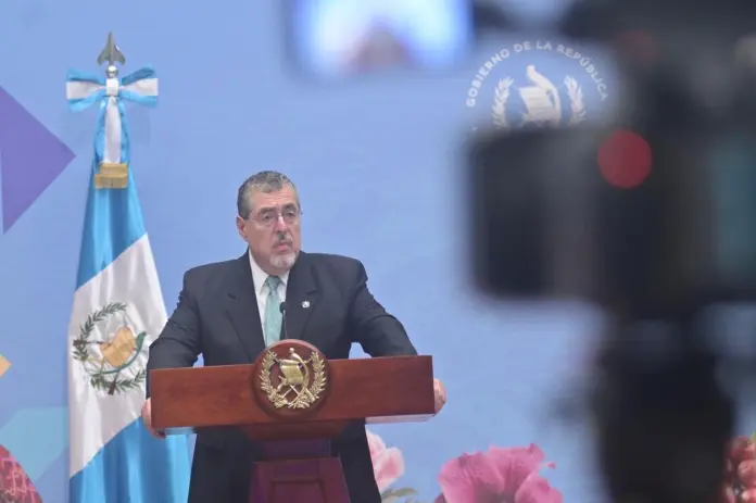 Presidente Arevalo - fabricio alonzo La celebración del presidente Arévalo por la clasificación en semifinales de Guatemala en la Copa de Oro.