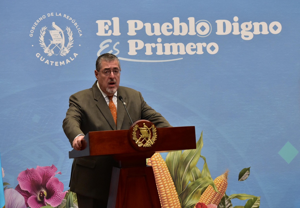 Presidente Bernardo Arévalo se pronuncia ante el fallecimiento del agente de la PNC.