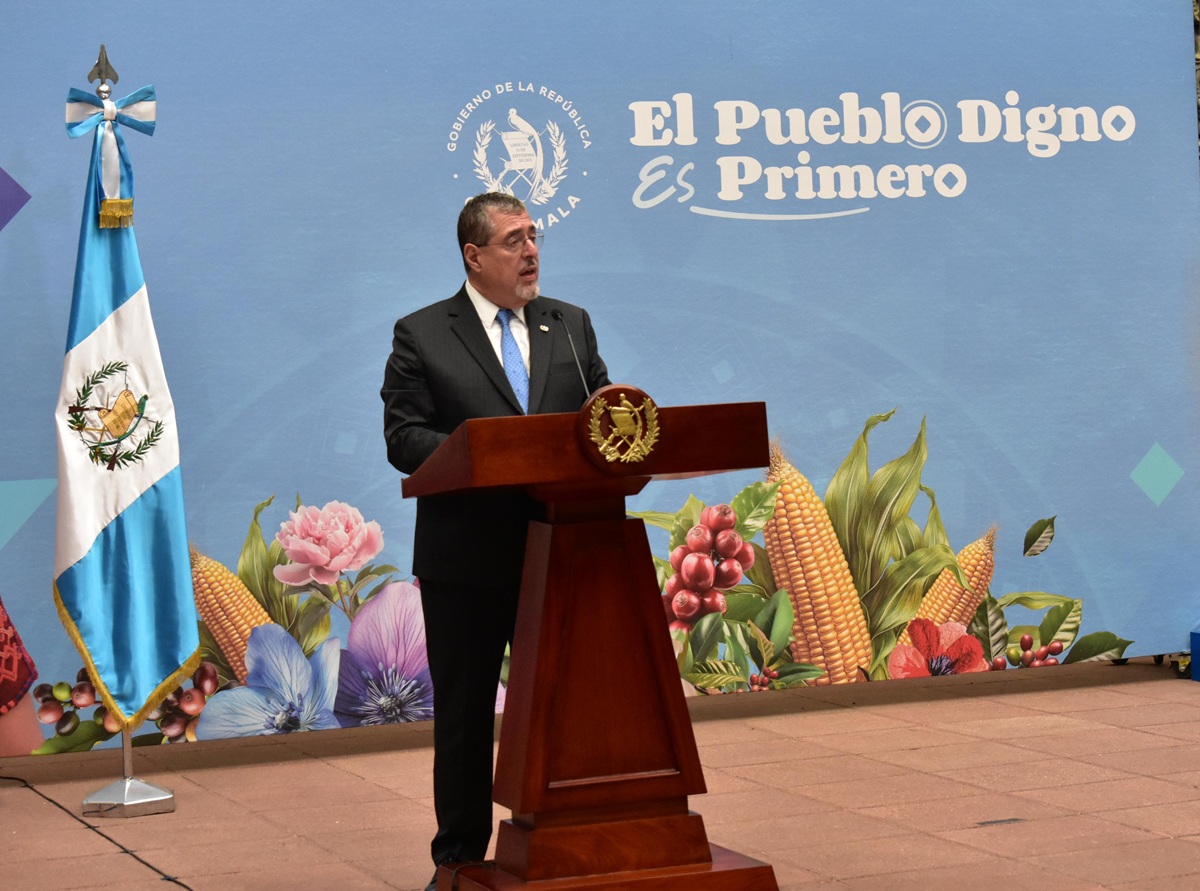 Presidente Bernardo Arévalo sobre actas levantadas hacia maestros ausentes a sus labores