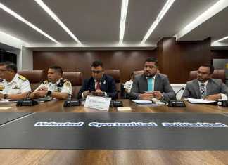 Autoridades de la Empornac y Empresa Puerto Quetzal y el viceministro de Transportes, Fernando Suriano, acudieron a una citación por tema portuario. Foto: Cortesía