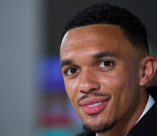 El nuevo fichaje del Real Madrid, Trent Alexander-Arnold, habla durante una rueda de prensa durante su presentación oficial en el campo de entrenamiento del Real Madrid en Valdebebas, Madrid, España, el jueves 12 de junio de 2025. Foto La Hora: AP.
