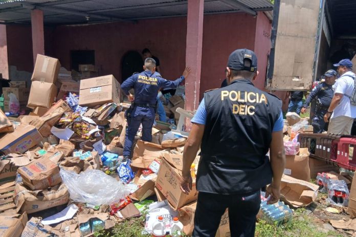 Mercadería de un camión recuperada en Santa Lucía Cotzumalguapa, Escuintla. Foto La Hora: PNC