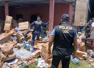 Mercadería de un camión recuperada en Santa Lucía Cotzumalguapa, Escuintla. Foto La Hora: PNC