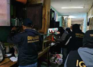 PNC realiza una nueva requisa en la cárcel Pavón, en el sector de los denominados "Paisas". Foto La Hora: PNC