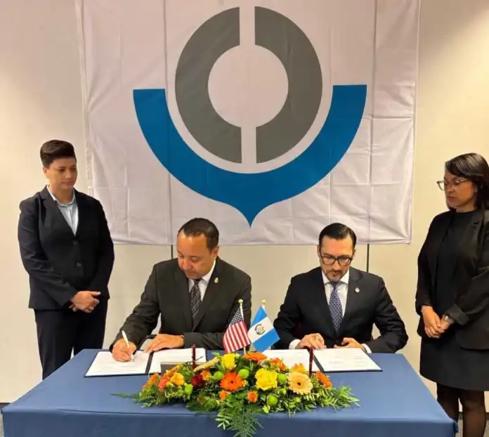 SAT responde a las recomendaciones de EEUU y firma iniciativa para la seguridad de los contenedores SAT responde a las recomendaciones de EE.UU. y firma iniciativa para la seguridad de los contenedores