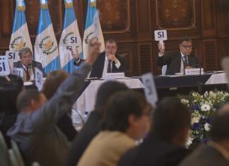 Conadur: 4 mil 600 proyectos para 2025 y prórroga para proyectos de Cocodes Secretario Ejecutivo de la Presidencia, Victor Hugo Godoy, Presidente Bernardo Arévalo; y secretario de Planificación, Carlos Mendoza, en el Conadur.