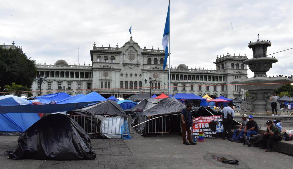 «El amparo no es una orden de desalojo», asegura el STEG por su presencia en la Plaza de la Constitución