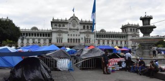El dirigente sindical Joviel Acevedo, cada día más pierde el apoyo de los maestros. Foto La Hora: Archivo.