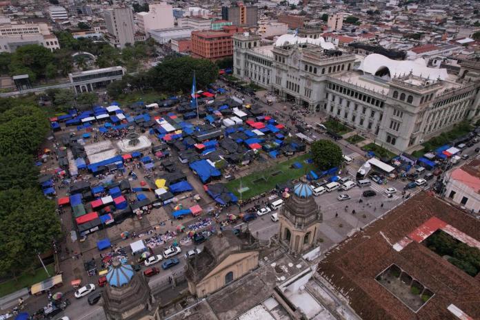 El Ministerio de Educación (Mineduc) confirmó que el 13% de los maestros continuan en paro de labores, en apoyo al STEG de Joviel Acevedo. Foto La Hora: Fabricio Alonzo