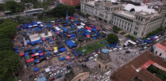 El Ministerio de Educación (Mineduc) confirmó que el 13% de los maestros continuan en paro de labores, en apoyo al STEG de Joviel Acevedo. Foto La Hora: Fabricio Alonzo
